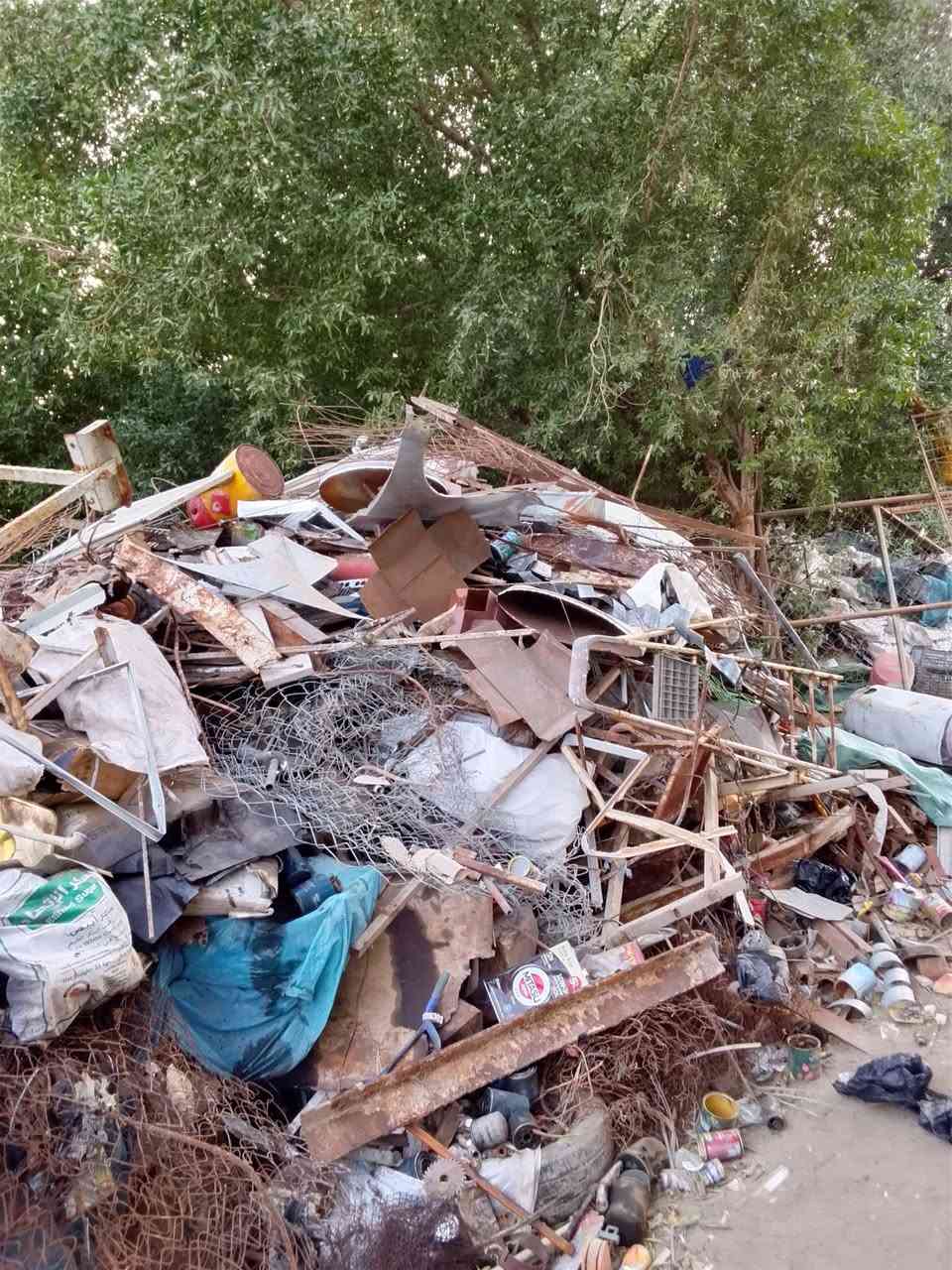 حديد سكراب للبيع مطروح كمية تقريبا 15طن ***********
