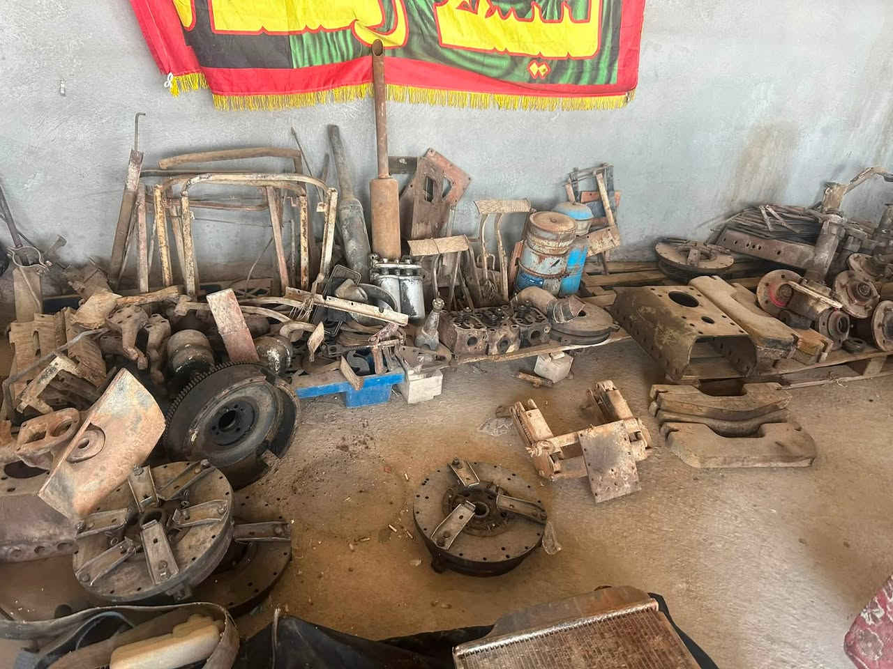 سلام عليكم توجد غراض عنتر ٧١جديد ومستخدم وياله وتغيرات اماميه وتكً خلفي روابط بمات نوزلات اكسنات جهزه رفع ومضخات كلشي موجود العنوان واسط كوت شيخ سعد الستفسار يم ابو كيان عل ***********
