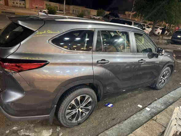 السلام وعليكم للبيع تيوتا هايلندر خليجي لمتد وكالة عبد الطيف 2023هايبرد 
السعر  وبيها مجال 35000$

للتواصل ***********
