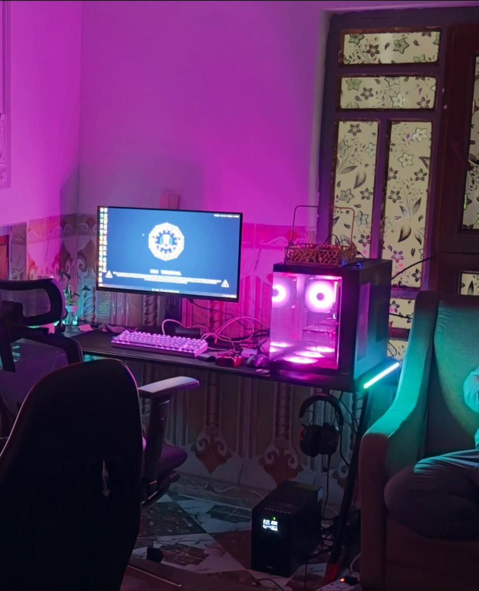 السلام عليكم
تجميعة كاملة مكملة للبيع

المعالج
Ryzen 7 8700F
كرت الشاشة
RTX 5060 Ti 16GB
اللوحة الأم
MSI PRO B650M-B
الرام
V-Color 32GB DDR5 4800MHz
التخزين
MSI Spatium M470 Pro 1TB M.2
مزود الطاقة
Thermalright KG 750W Gold PCIe 5
المبرد
Snowman MT4-6VAN ARGB 
الكيس
Antec CX800 ARGB Elite
-----------------------------
الشاشة 
MSI MAG 273QP QD-OLED X24
الحجم 27 إنج

الدقة WQHD

معدل التحديث 240 هيرتز

نوع اللوحة QD-OLED
                                      -----------------------------
ups prostar online 2 kv 
-----------------------------

ميز  ألعاب (Gaming Desk) بتصميم كاربون فايبر  ومزود بإضاءة RGB
-----------------------------

كرسي ari gaming مع مساج ضهر ومسند اقدام درجة الفتح 180 درجة 
                                      -----------------------------
سماعات hyperx cloud3
                               ---------------------------------
كيبورد وماوس ريد دراگون وستاند تلفون باسيوس 
                               ---------------------------------
التجميعة مشتغله 20 مره فقط صار الها تقريبا  شهرين جديدة بمعنى الكلمة وكل الكراتين موجودة مع الضمان 

الشراي يتواصل على الخاص


**إذا كنت صاحب هذا الإعلان وتريد حذفه لأي سبب، رجاءا أرسل رسالة إلى الدعم الفني**