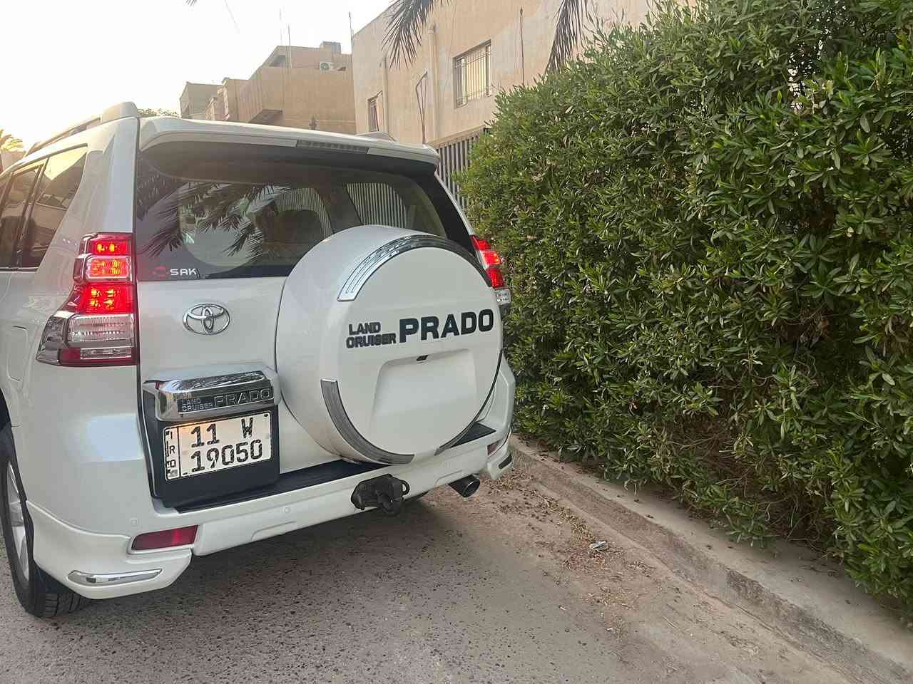 السلام عليكم
تويوتا برادو 2016 Txlشركه ساز 

ماشيه 118000 
السياره موضح بالسونر بيه حالوب وبارد مكان واحد 
السياره كل صيانته بالشركه 
السياره جديده خير من الله محرك 
كير تبريد كله على وضع الشركه

السعر 295$ وبي مجال 

الاستفسار ***********
