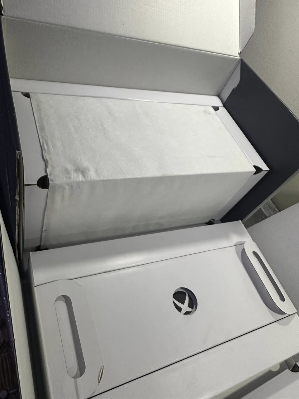 سلام عليكم اكس بوكس سيرس اكس xbox series x digital
مستخدم كلش قليل اقل من يوم اخو جديد كامل ملحقاته 
مساحه تخزين 1T سعر 670 وبي مجال بسيط للتواصل خاص او رقم  عنوان بغداد السيدية ***********
