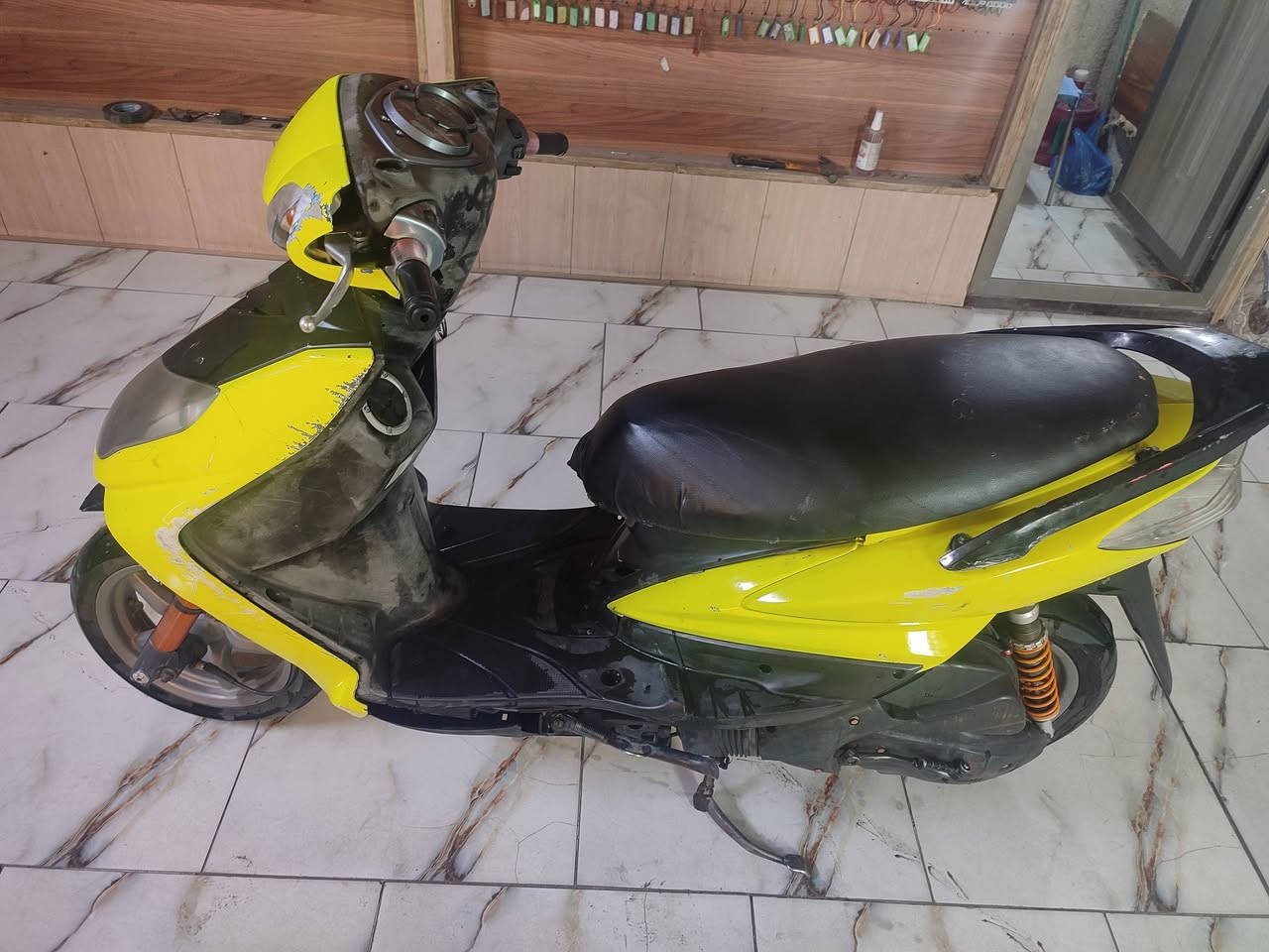 السلام عليكم سكنس فحل كابريتر 140 نقصه باتري و ترايش تخم دبلادت رياضي ماركه GJMS مكينه بلادي58.5 سعر 750 بيه مجال مكاني الدورة ابو دشير للاتصال ***********
