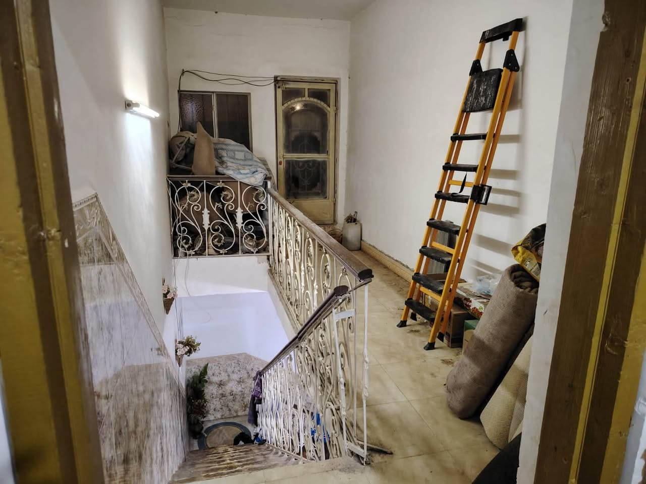 بيت 125 متر طابقين بحي الحكم مكان كلش حلو  ثلاثةً غرف واستقبال ومطبخ وصحيات 
***********
