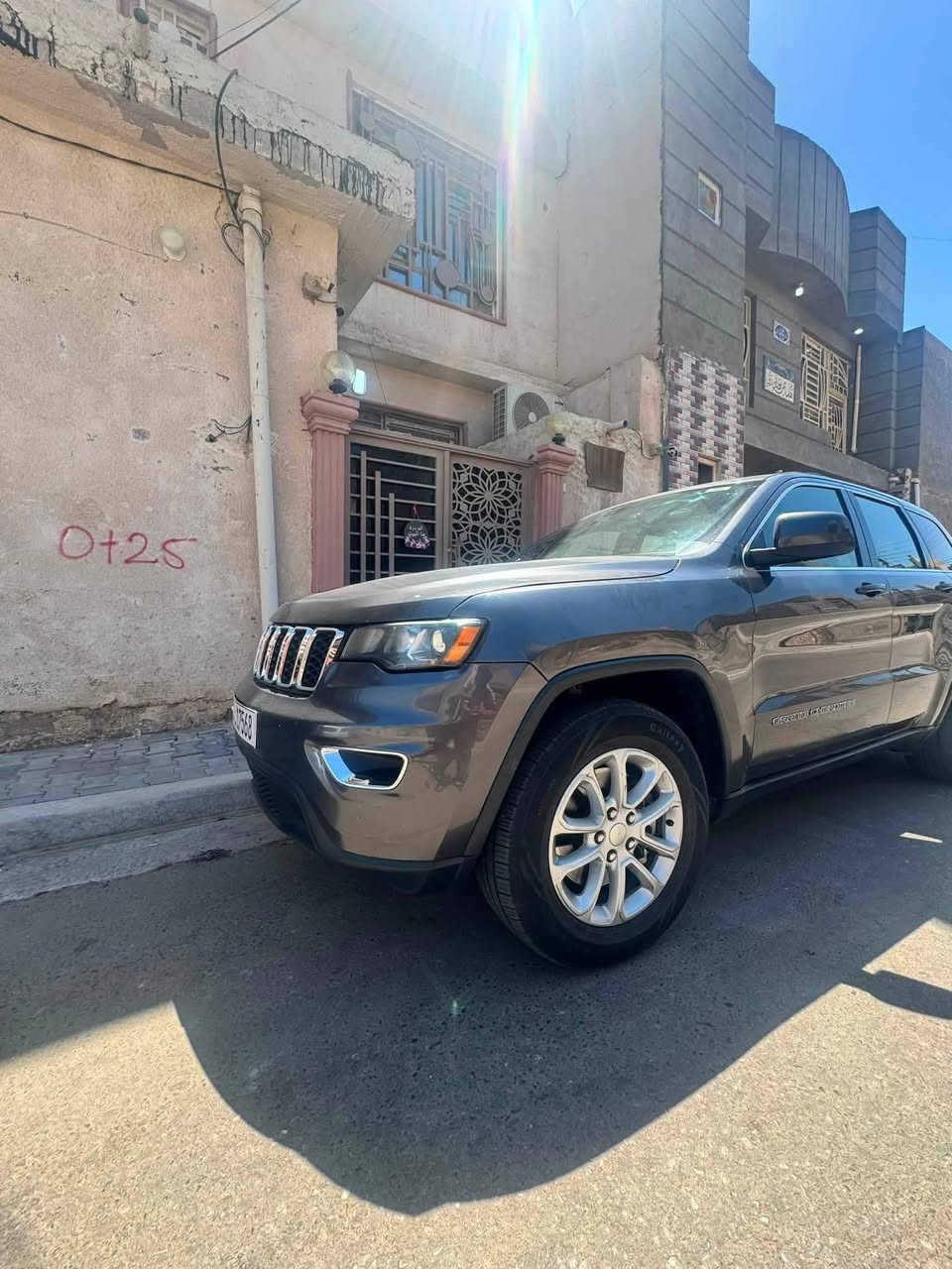 سلام عليكم جيب ٢١ لاريدو موصفات عاديه حادثهه ٣ قطع بنيد وجاملغين  وبيهه طخت شاصي ٣ اصابع قليل كلش ميأثر ومنزل تصوير ضربت الشاصي بل منشور وبل عراق صبغ باب اثر شخوط السياره كامله ما عايزه شي ماشيه ٦٥ الف مايل كير كمينه كفول وما مصلح اي شي بيهن وسياره نضيفه السعر ١٨٥وبيهه مجال بعد المعاينه والاتفاق انشالله ***********
