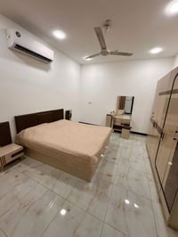 شقه مؤثثة ط اول للايجار vip التفاصيل  ( صاله - مطبخ - صحيات - غرف نوم ...