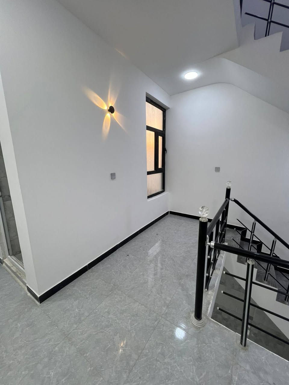 دار البيع مساحة 80متر /طابقين يحتوي/3غرف نوم+2حمام+مطبخ+ستقبال/البيت جاهز للسكن /العنوان الدورة البعيثة/الاتصال على الرقم التالي/***********
