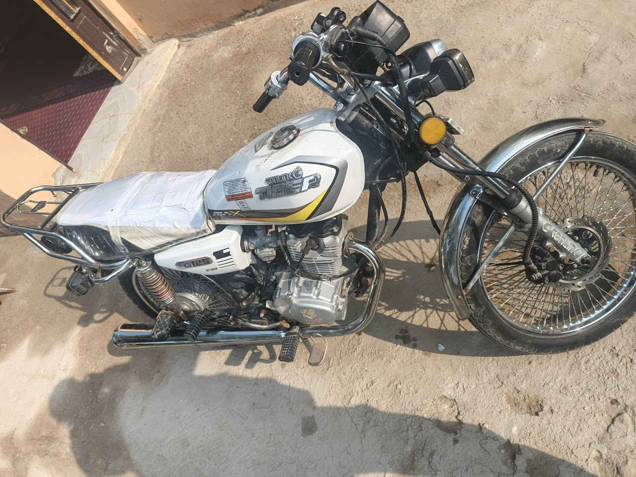 السلام عليكم دراجه للبيع موديل 22 مكفوله اوراق المكان القاسم، ***********
