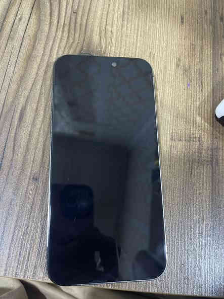 سلام عليكم موبايل آيفون 14 برو ماكس نسخه الشرق الأوسط جهاز نضيف كلشي شغال بيه فقط شاشه مستبدله اصليه وضهر مثل ماواضح ب الصوره بيه فطر بطاريه 88 ذاكره 256 شريحه وحده 

السعر 650 
العنوان البصره القرنه 
***********
