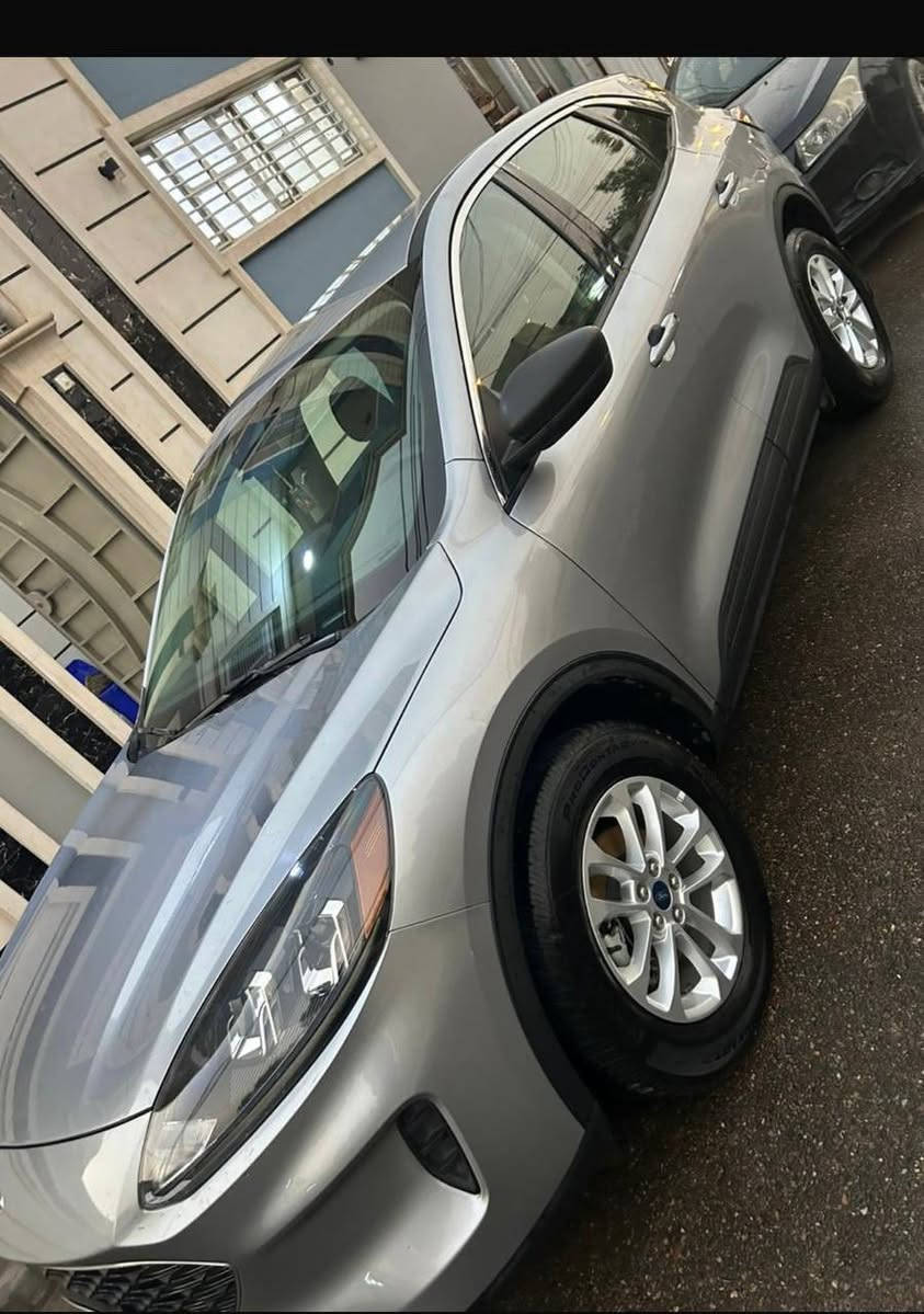 فورد سكيب هايبرد للبيع موديل 2022 لون رصاصي
محرك 2500 اقتصادي جدا  
رقم بغداد بسمي  
حادث  جنطة فقط 
هنا بارد 
رادار امامي 
اوتو ستوب 
اوتو هاند بريك 
گير ماوس 
شاشة وكاميرا
كاميرا خلفيه مع تحديد 
تحكم ستيرن جهتين 
النقطة العمياء بالمرايا الجانبية
بلوتوث اوامر صوتيه 
عداد السيارة 68 كيلو 

السعر 147 
للاستفسار الاتصال
***********
