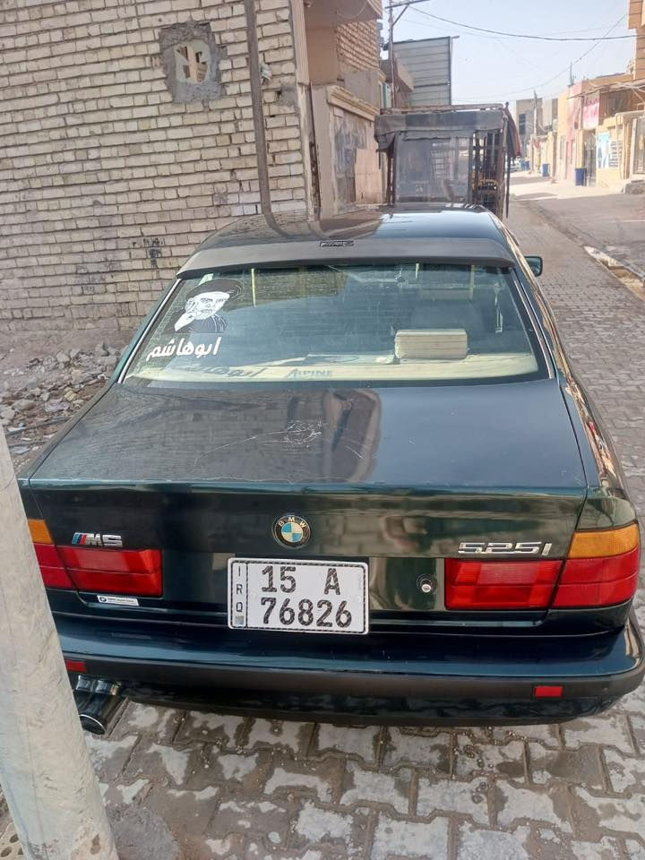 السلام عليكم سياره لبيع بي ام موديل 91محدثه 94بجم عريض مكينه 6سلندر فانوس مسكر تخم تاير حداديه جديده  غرفه جديده جلد سياره نضيفه رقم انبار انكليزي بسمي تحويل مباشر تواصل على رقم ***********
