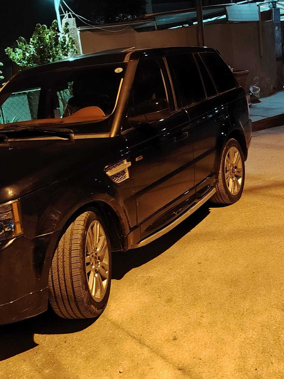 سلام عليكم رانج روفر سبورت موديل 2009 السياره حلوه ونضيفه تخم تايرات جدد تخم جوبلسات جديد مو تفصيخ جديد كارتون شادهن ماطور جديد يعني منضومه مل جوبلسات جديده حداديه نضيفه كهربايات كامله كير مكينه خير من الله مكينه عادي المرغوب سعرها 105وبيها مجال الشراي يتصل ***********
