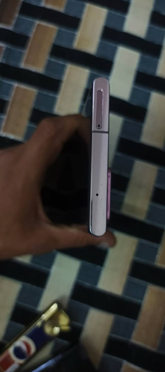 ذاكرة 256 كيكة
كامراته فول
نظافة فول
✏️عيبة السيمكارت الشبكة تروح وتجي ويتصلح انطي سيم واكف اني فقط
الباقي كلة شرط مابي أي عيب 
سعر /250 بي مجال قليلل


**إذا كنت صاحب هذا الإعلان وتريد حذفه لأي سبب، رجاءا أرسل رسالة إلى الدعم الفني**