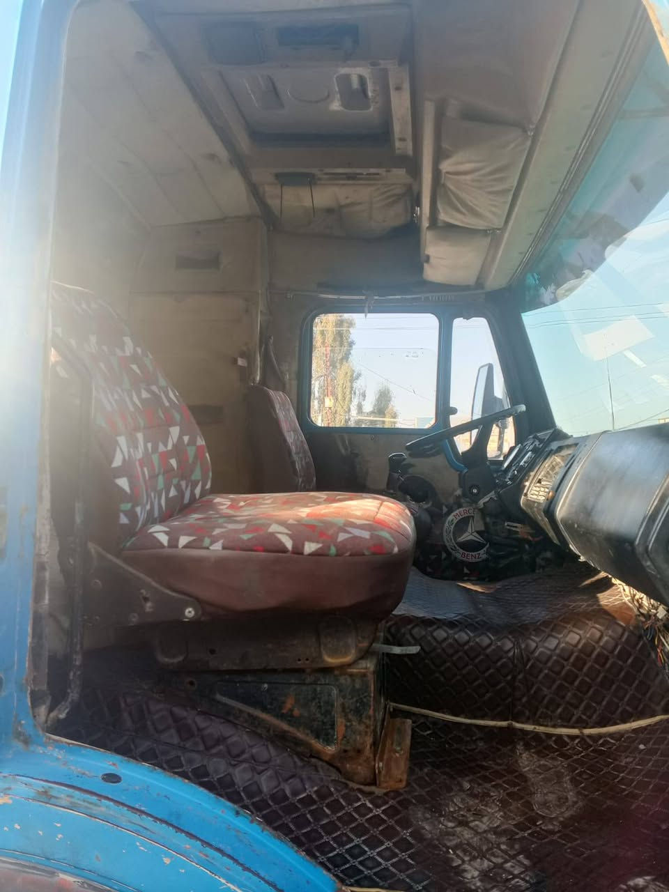 السلام  عليكم راس وعربانه  البيع موديل 88 مكينه44جديد كير160 جديد  عربانه علم 2007  تخم تاير راس وعربانه ***********
