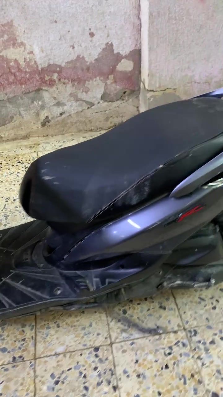 ثعلب نوزل محور كابريتر
دراجة كلشي شغال بيها دبلات كهربائيات 
كامت صار بيها خيط تركتها يومين اشغل بيها ما تشتغل
ناقصها تجفيت تجي تحمل وتروح سعر ٢٧٥
مكاني حي اور رقم  واتساب ***********
