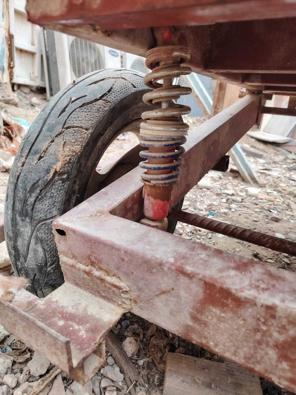 عربانه سحب خلف سياره تحتوي على دبلات وباب وجاهزه من كل نواحي حته تايرات منفوخه وجاهزه للبيع الأستفسار *********** المكان نجف حي السلام
