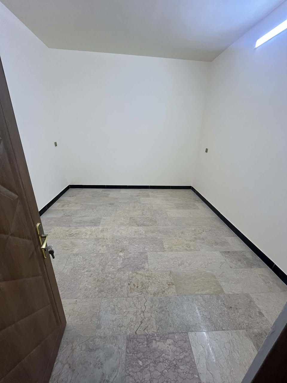 📍المنصور الداوودي محلة 613 

دار للبيع مساحة 50 متر 

تفاصيلة : صالة - مطبخ - صحيات عدد 2 + 3 غرف نوم 

تاريخ البناء : 2023

عرض الشارع : 12 متر 

واجهة البيت : 4 متر 

يوجد تصوير فديو كامل على الواتساب 🤳 

للاستفسار اكثر اتصال + واتساب : 

***********
