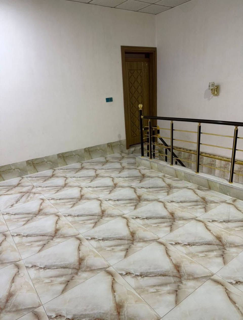 🔸سند طابو يتسجل بإسم اي عراقي
📍أربيل-بيت للبيع حي بيركوت الجديده ع شارع 20M
 
➖مساحة 100M طابقين 
يتكون⤵️
➖3غرف نوم 
➖صاله-مطبخ-مجموعه صحيات-كراج

للتواصل واتساب ***********

