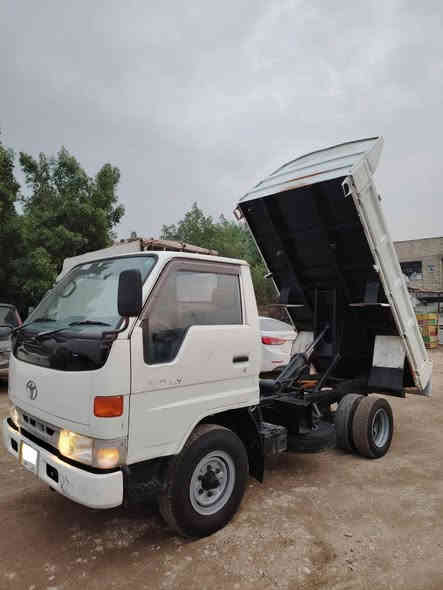 سلام عليكم للبيع تيوته راس لثور قلاب مويل95   مكفوله من ضربه وصبغ مكينه وشاصي مكفول تخم تاير رقم ديالى تحويل مباشر مكان بغداد الهاتف ***********
