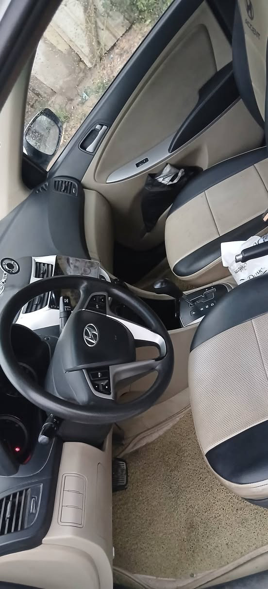 السلام عليكم من رخصة الادمن اخوان الشراي يقرا التفاصيل والتعجبه يتصل للبيع فقط لامراوس ولاقسط للبيع اكسنت خليجي موديل 16 بغداد الدولي مميز مكينه وكير على الشركه 1600 ماشيه ١٠٨ الف كيلو فتحه سقف تحكمات جهتين ايكو تقليل وقود شاشه كامره مكينه ام القطرتين المرغوب لاصرف ولاصوت ناعمه بشكل السياره بيهه ضربه بالجاملغ الخلفي وشويه بقبق الجنطه وشويه من الحوض والجاملغ الامامي جهه السائق بي بارد والدوسه شويه ماصابغهن ماعندي مجال  تخم تاير حداديه جاهزه تراي وين متريد العنوان الكراده اوالامين لتواصل
*********** السعر ١٠٥ ورقه مدوشمه كشنات وكاعيه جلد هاي كل التفاصيل
