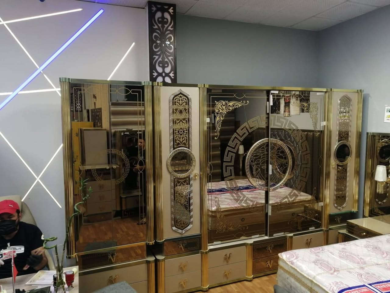 غرفة نوم مستخدمة نضيف 11قطعه للبيع لل تواصل والاستفسارة
الاتصال على الرقم ***********
