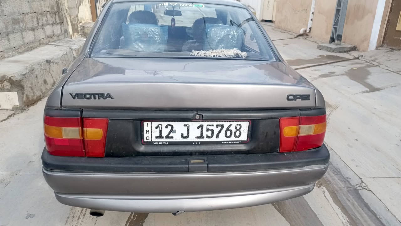 سلام عليكم سيارة للبيع اوبل فكتر موديل 93 حجم 16 كوبون بانزين موجود سياره فول نضافه لتواصل على هذا رقم ***********
