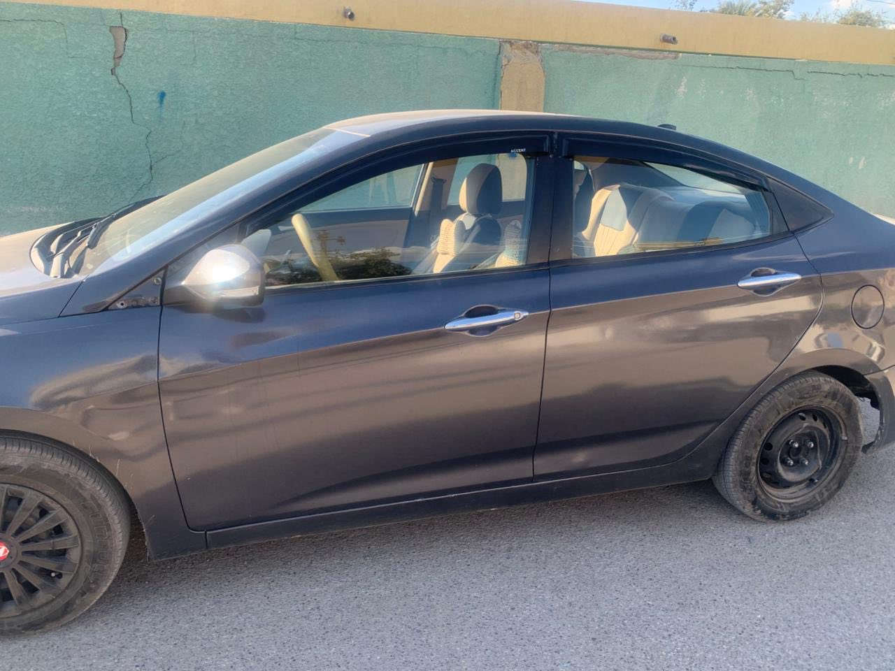 السلام عليكم عندي اكسندا للبيع سياره مديل 2015 خليجي مصبوغ عام اثر جراد سياره كير و محرك خير من الله  سعر 80 بيه مجال ***********
