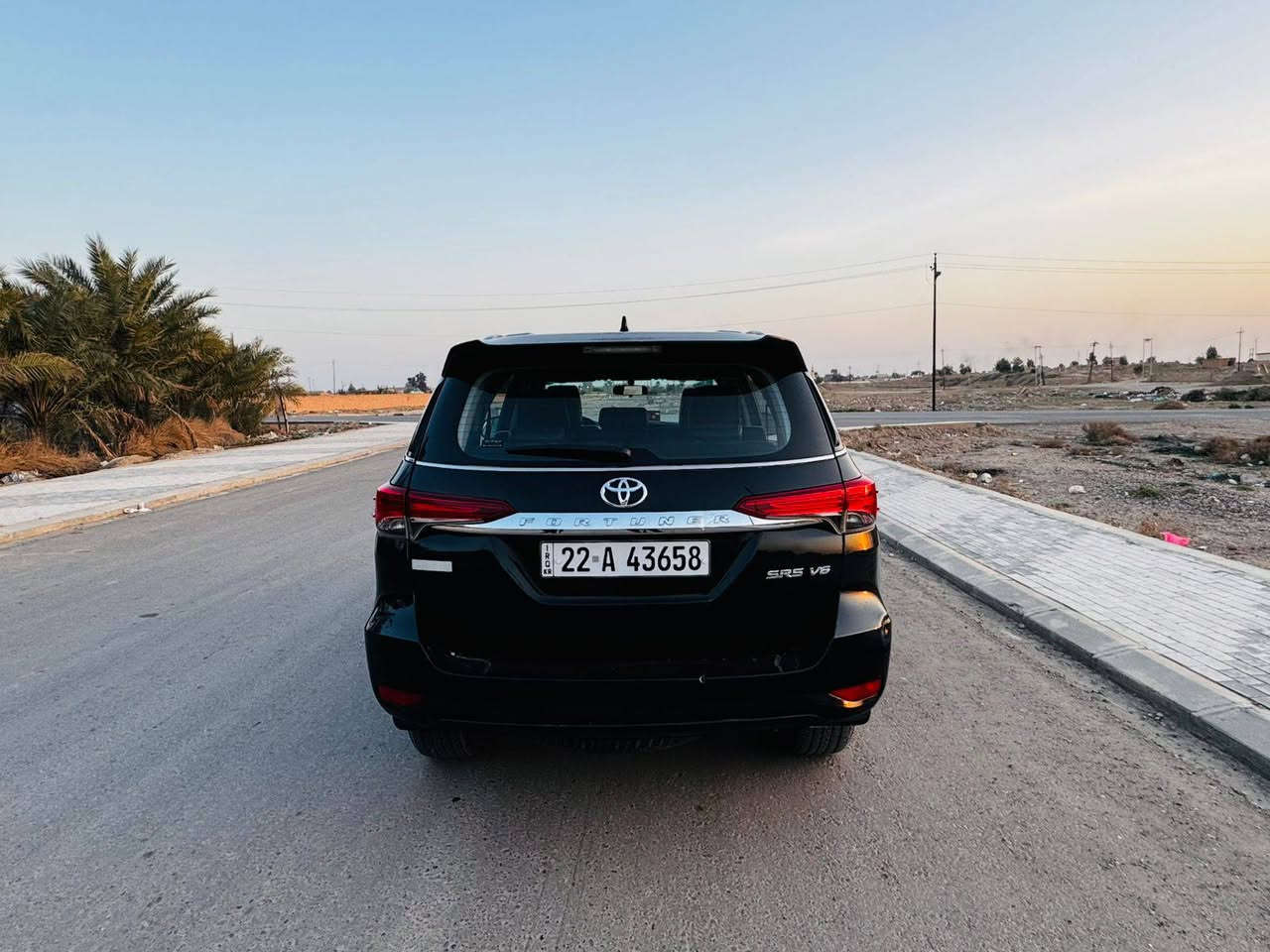 السلام عليكم
تويوتا فورتشنر 2016 خليجي 
بيها صبغ بالبونيد والجاملغ الايمن مبدل بدون دواخل 
رقم اربيل 
سنوية ورقم جديد 
شرط التحويل 
6 سلندر 
محرك 4000
بصمة 
صندوق كهرباء 
فور ويل 
كاميرا خلفية 
محرك كير تبريد صدر بالشرط 
السعر 23000$
ب230ورقة وبيها مجال بسيط 
العنوان 
صلاح الدين قضاء الدور 
***********
