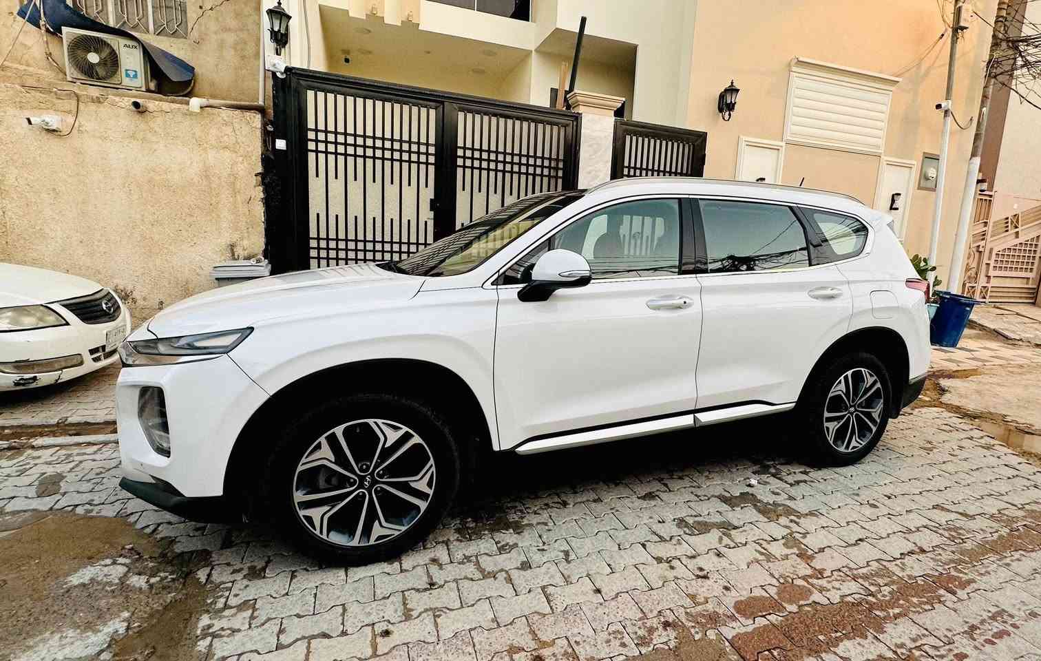 موديل 2019 
خليجي 
فول مواصفات 
٧ راكب
محرك٦ سلندر  3500 المحرك نشط جداً  
تبريد ثلج ٣ قطع 
بردات خلفية 
كشنات جلد + مدوشمة جلد  

بصمة ، ابواب بصمة ،الكشنات الامامية كهرباء، لد نهاري ، اشارات بالمري، مرايات شفط ، ترحيب المريات شاشه كاربلاي + ، حساسات امامي خلفي ، كامره خلفيه دواره، تبريد 3 قطع ، بانوراما على طول السياره 
 درايف مود ، مانع انزلاق ،
تحكم انارة الدشبول ، اليدات نيكل

رقم بغداد والسنوية جديدة باسمي 
كير ٨ نمر مو ٧

مشية 117 كيلو متر
مكان السيارة نجف 
السعر: 226 وبيها مجال بسيط للشراي 

‭0782 215 0653‬
