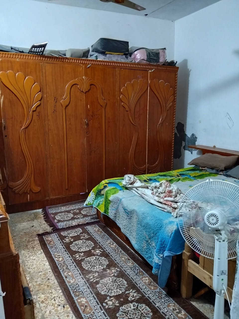 سلام عليكم
بيت للبيع في الناصريه حي اور الثانيه  نهايه شارع الصفاة القديمه يبعد عن الشارع الجامعه الجديد 150 متر مقابل عمارة الؤلؤة السكنيه مساحه ١٢٥ وهنالك زيادة 
طابقين 
الطابق الاول طارمه وحمام خارجي وحمام داخلي واستقبال وصاله ومطبخ حار وبارد ومدخل عالمطبخ ومدخل على الاستقبال ومنور وغرفه وحدة بالطابق الاول 

الطابق الثاني غرفه وحدة وصاله وحمام

+ شقه خارجيه بيها غرفه وصاله وصحيات 

الرقم ***********

