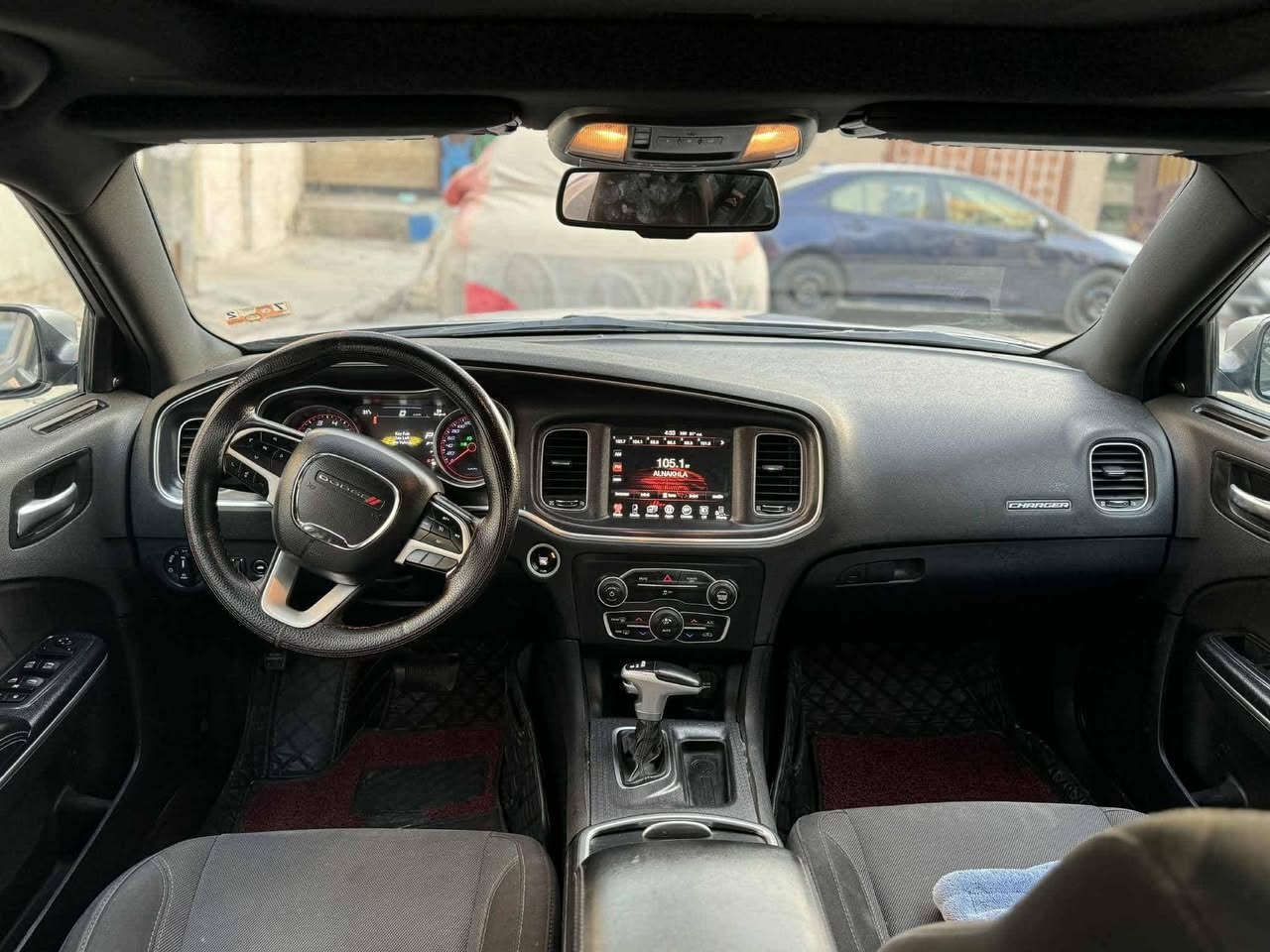 السلام عليكم
 جارجر للبيع وارد كندي  2017 SXT لون سلفر رقم سليمانيه سنويه بأسمي وكاله او تحويل انا حاضر 
داخله كلين  بالعراق بيه طخه باب الراكب  ونصبغت   ماشيه 165 الف ml
 السعر 210) وبيها مجال السونار موجود
ويل 20
فتحة سقف 
تحكم ستيرن
كشن حضن مخمل كهرباء تدفئه
لايت عدسه اوزوم مشتغله يم عيسى 500 ألف سعره 
 للاستفسار 
***********
***********
مكان السياره بغداد الحريه
