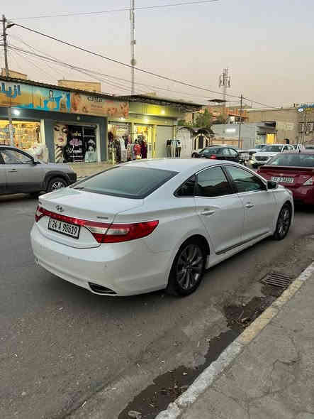 السلام عليكم 
ازيره خليجي موديل 2012 
بدون صبغ بيه فقط بابين مبدلين باصلي  
محرك 6 دوش لا صرف ولا نفخ 
هزة وسنوية جاهزة 
كابون بانزين 
مواصفات سيارة فول عدا بانوراما 
حساسات امامية +خلفية 
بصمة تشغيل 
ابواب بصمة 
كشنات جلد 
كشنات هيتر 
وباقي مواصفات معروفة 
السعر ب117 وبيه مجال بسيط 
عليه غرامة 600 دولار تنزل من سعر سيارة 
للاستفسار اكثر اتصل على رقم ***********
