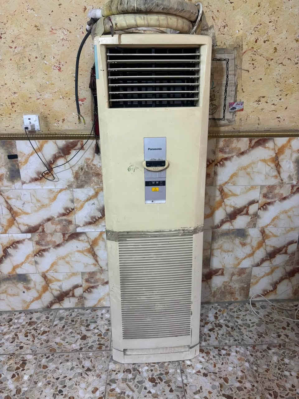 السلام عليكم 
سبلت باناسونيك 2 طن كامل وشغال بس بدون غاز 
مكاني بغداد ***********
