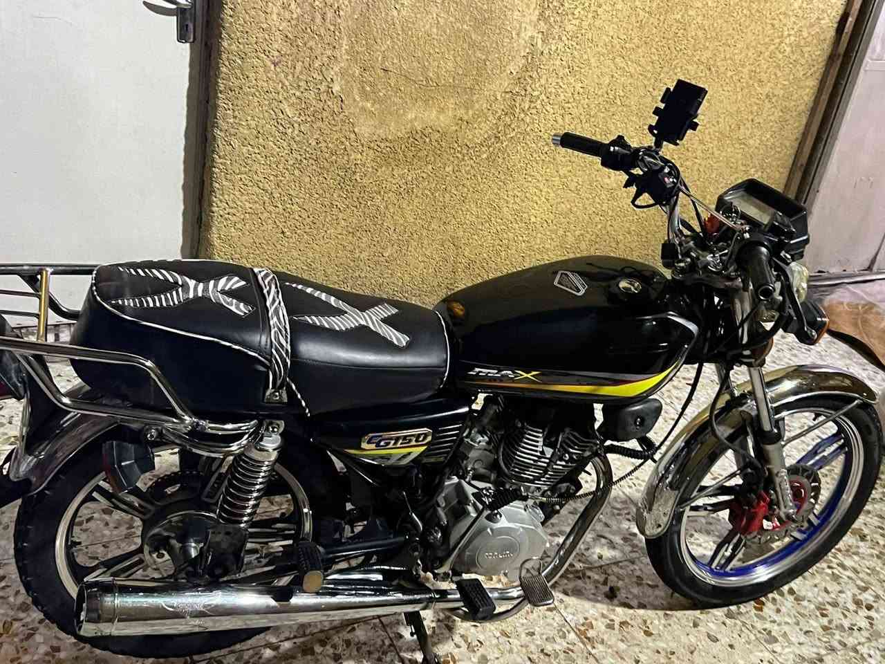 السلام عليكم 
دراجه سيفان 23 رقم و سنويه 
محرك حلو
ابيع علا حطتها. 
بمليون و150 
نتبه علا حطتها دراجه عوزها 50 الف ترجع زيرو
رجاءً لمو شراي لا يدخل مكان مدينة الصدر 
***********
