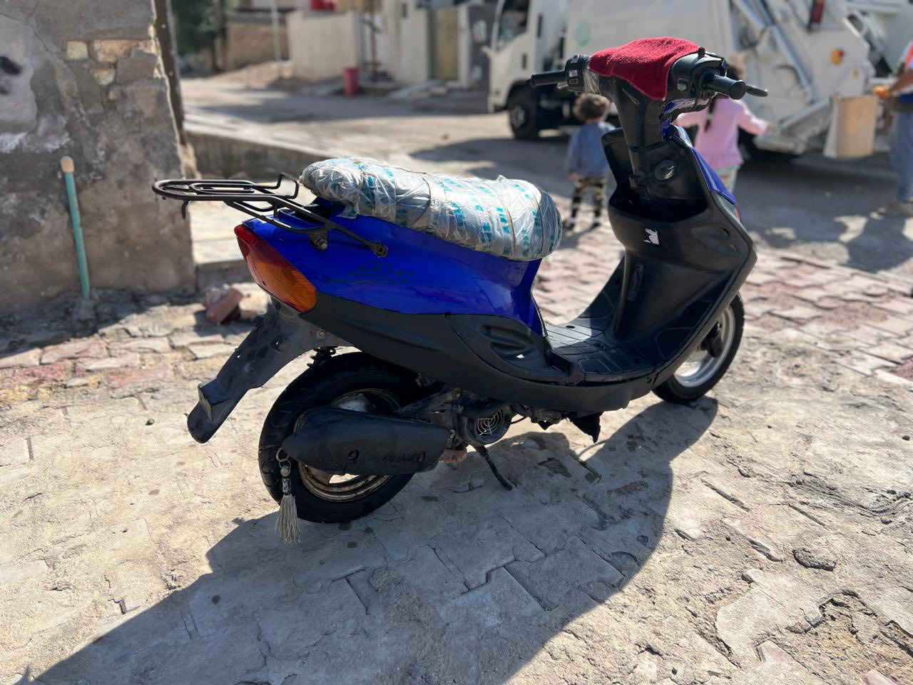 سلام عليكم دراجه البيع تسعة بيجي حلوه دراجه كله شغالة الكلوبات امامي وخلفي لاشاره لا تبخير لاهاي الون ازرك السعر 350وبيه مجال الرقم ***********
