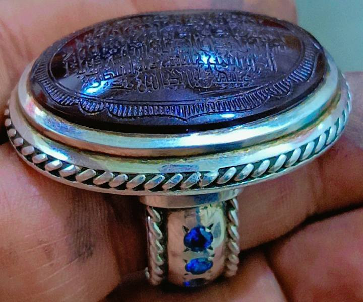 قطعه عملاقه من الايماني النسي الطبيعي 
قطعه خشنه خط سيد فراس صياغة علي الغراوي 

***********
