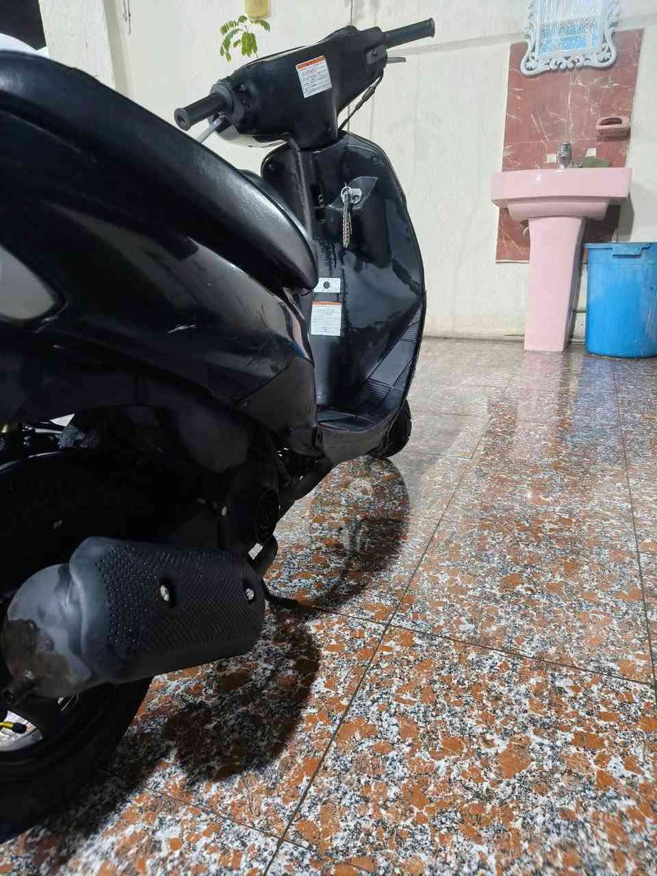 ذبانه أوراق بسمي مفتوحه للبيع كهربائيات شغاله عوزهه بس باتري سعر ١٨٠ وبيهه مجال الشراي يتصل ***********
