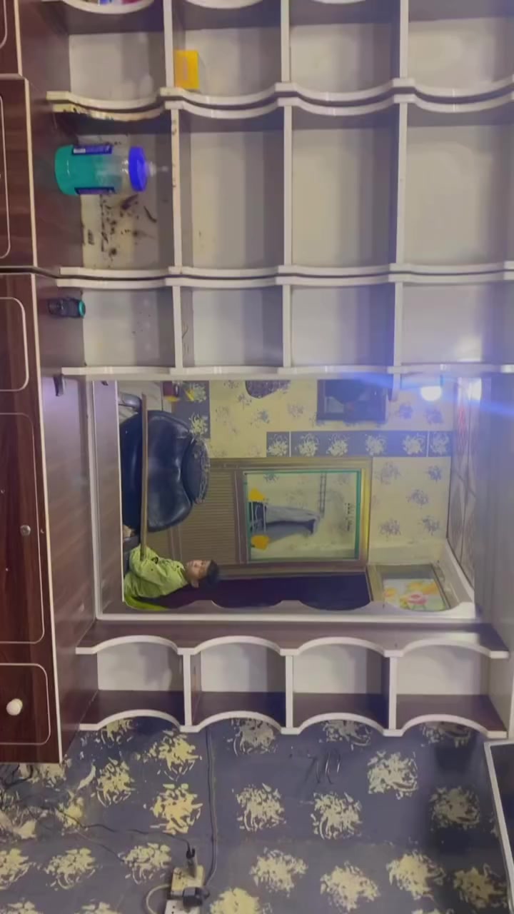 السلام عليكم 2 ميز مراية +قطعة وسط فاتريا السعر 300  العنوان مجمع الاحسان قرب بسماية.    للتواصل*********** واتساب
❤️❤️
