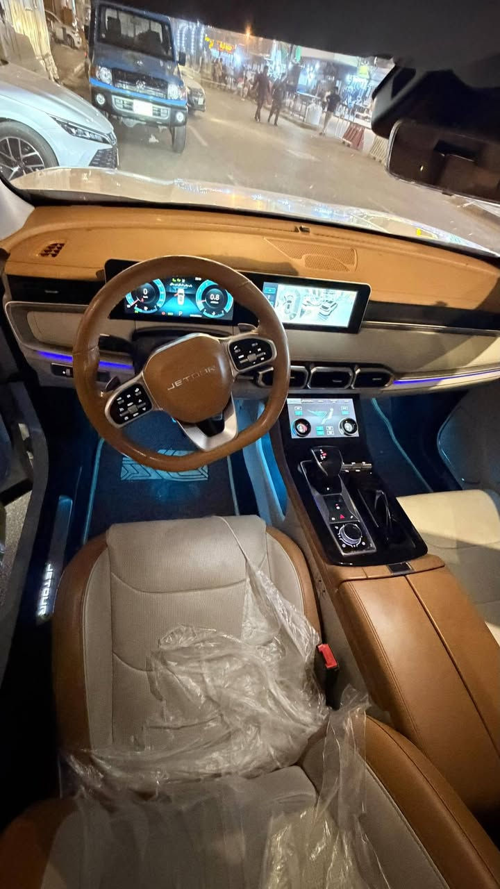 جيتور x70 بلص موديل 2025 ماشيه 25الف فول مواصفات بنوراما كشنات تدفئه تبريد كشنات كهرباء جنطه كهرباء فول سياره 
استفسار ***********
