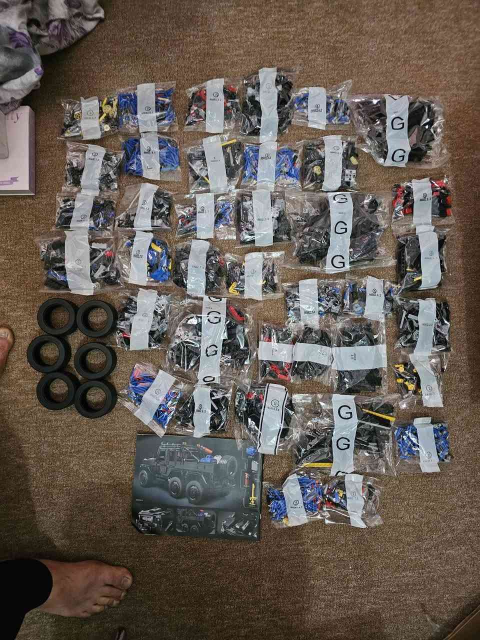 للبيع سيارة G-Class 6x6 ضخمة (مكعبات بناء) - إصدار خاص 1:8
الوصف:
لعشاق التحدي والتركيب والمقتنيات المميزة، للبيع مجموعة مكعبات بناء (Building Blocks) لسيارة Mercedes-Benz G63 6x6 بمواصفات عالية وتفاصيل مذهلة.
​المواصفات:
​المقياس: حجم كبير جداً بمقياس 1:8 (الطول أكثر من 50 سم).
​عدد القطع: تحتوي على أكثر من 3000 قطعة (أكياس مغلفة ومرقمة لسهولة البناء).
​التفاصيل: محاكاة دقيقة للمحرك، نظام التعليق (الأسبرنغات)، والأبواب التي تفتح وتغلق.
​الإضافات: تأتي مع إكسسوارات إضافية (مطفأة حريق، جك رفع، خزان وقود، وصندوق عدة).
​الحالة: جديدة تماماً (أكياس المصنع لم تُفتح)، مع الكتالوج الأصلي والكرتون.
​ميزة إضافية: الموديل يدعم التطوير والتحويل إلى تحكم عن بعد (RC) لمن يرغب بإضافة محركات.
​السعر: 80الف


**إذا كنت صاحب هذا الإعلان وتريد حذفه لأي سبب، رجاءا أرسل رسالة إلى الدعم الفني**