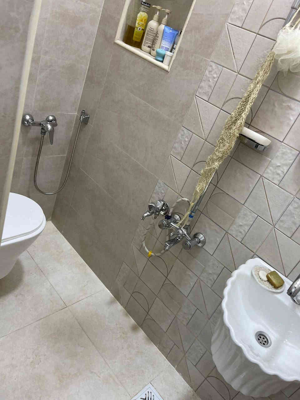 اللهم صلي على محمد وآل محمد
دار للبيع 🏛️    مطلوب إسكان 60 مليون 
📍 العنوان :  حي  الضباط  قرب المول
📈 المساحة   : 200 م
يتكون من :  
- غرف نوم عدد 2
- صالة
- دورات مياه عدد  2
- استقبال 
- مطبخ 
☎️ للأستفسار والمعاينة الاتصال على :
***********
الرقم يحتوي على واتساب 
📍 زيارة مكتبنا الكائن في : حي الصدر الاول السايدين قرب مطعم كباب نذير 
📥 مكتب أدم
#عقار_للبيع #اكسبلور
