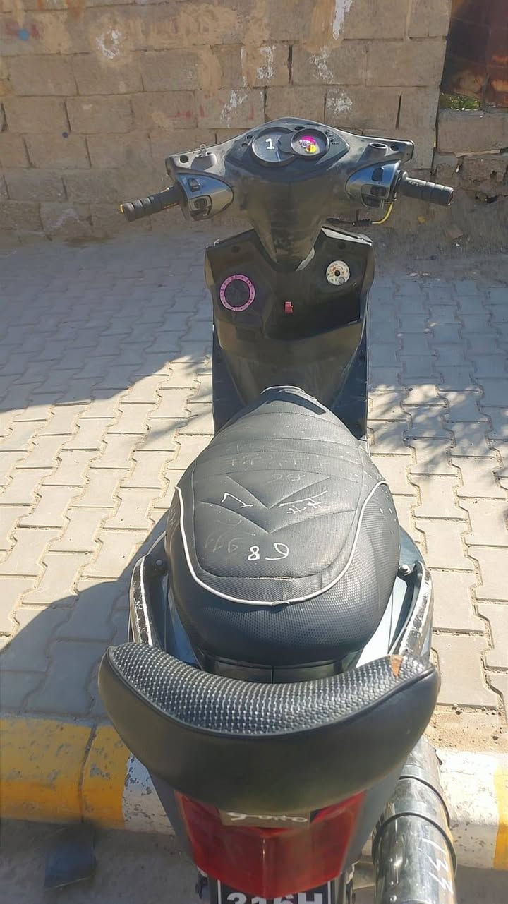 السلام عليكم دراجة سكنس فحل كابريتر مكينة ٥٨ونص دراجة بيها تزويد مثل ما موضح بل صور كله اصلي كهربائيات كلهة شغالة رايدهة ب٦٥٠ وبيهة مجال بسيط عنواني بغداد الحسينية ***********
