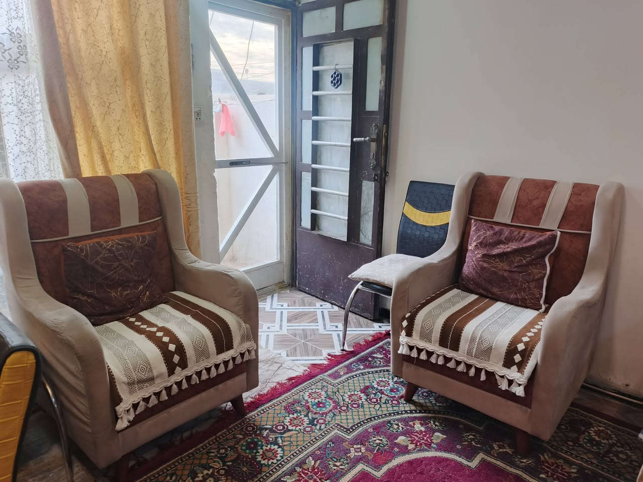 السلام عليكم تخم للبيع 8مقاعد السعر 200 الف بي مجال حي الخضراء رقم التلفون ***********
