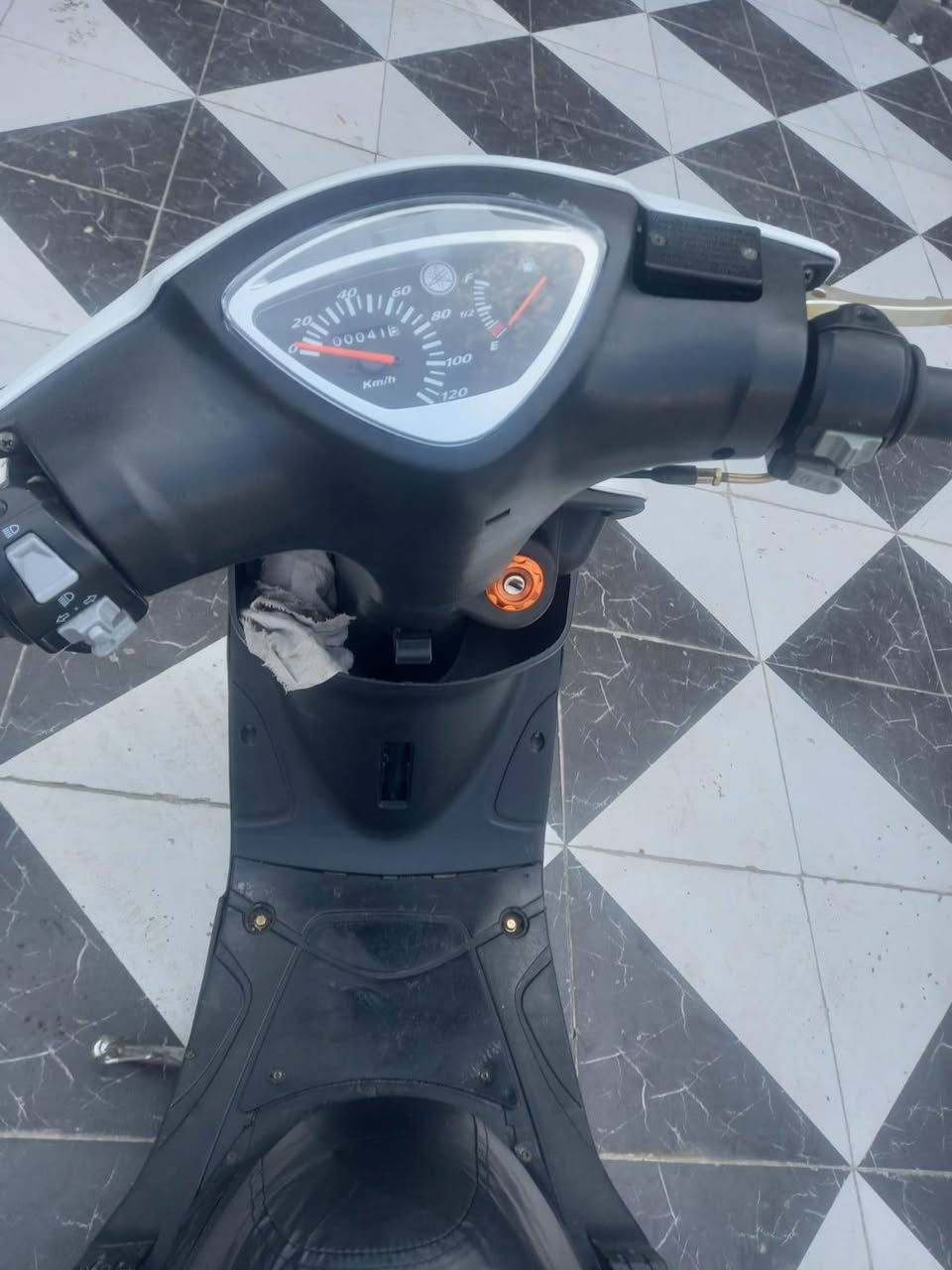 عدله بوشة 49 سلف 55 كهربائياتها كامله نكرة سلف.  السعر 550 بيها مجال ***********
