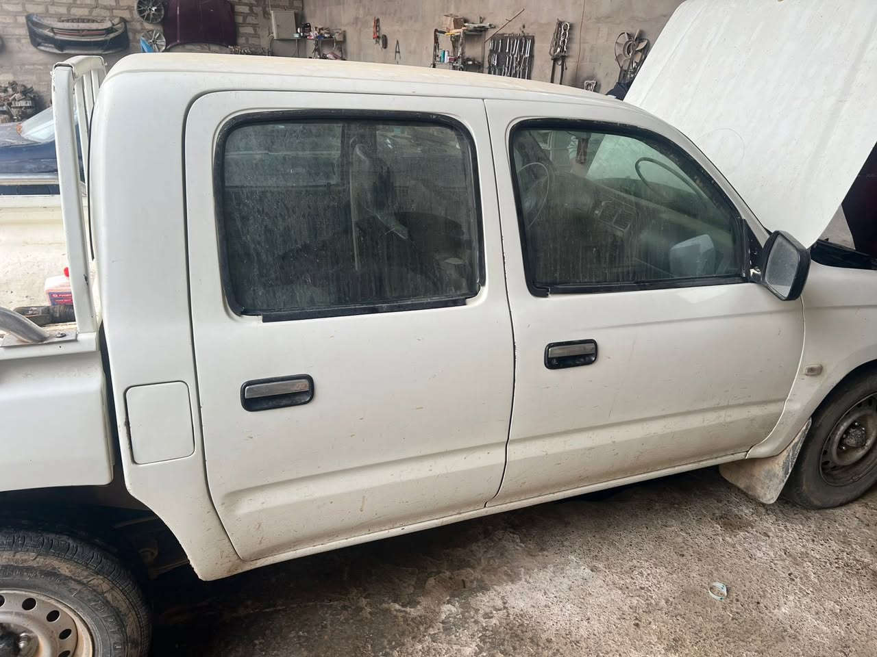 بكم موديل 2000
سياره حبل 
السياره معمرة عام علشاصي كلشي بيها معمر 
سياره شغالة ما تصرف عليها الف دينار 
السعر المطلوب 45 وبيها مجال 
الاتصال ع الرقم ***********
