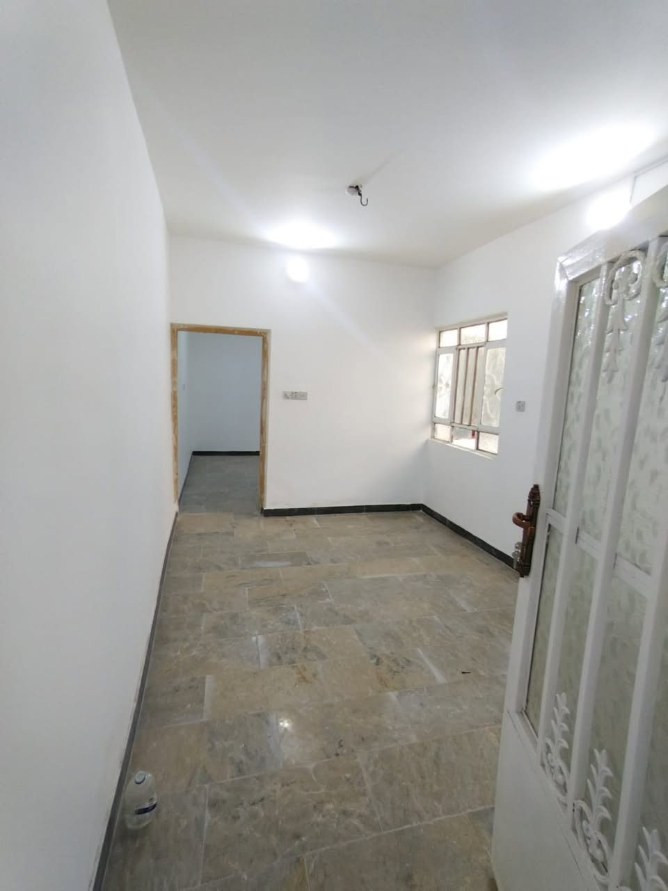 مكتب اكرم الحاتمي للعقار   ***********
==================================

دار للبيع المساحة 100متر طابو صرف شارع 10 متر

الكوفة حي ميسان قطاع 15 رابع بيت عن شارع الكيات 
 ==================================
                          طابق ونص 

   الطابق الاول/ غرفة وصالة ومطبخ وأستقبال

  وصحيات داخلية وخارجية ومكشوفة وطارمة 

        الطابق الثاني/ غرفة وصالة  وصحيات  

البيت نضيف بناء طابوق والسقف صب كونكريت 
               
            السعر 165 مليون وبي مجال 

للاستفسار الاتصال بالرقم  *********** وات سآب 

            او مراجعة المكتب/ اكرم للعقار

      عنوان المكتب النجف الكوفة حي ميسان 
  
              شارع الكيات مقابل اسواق حليم
