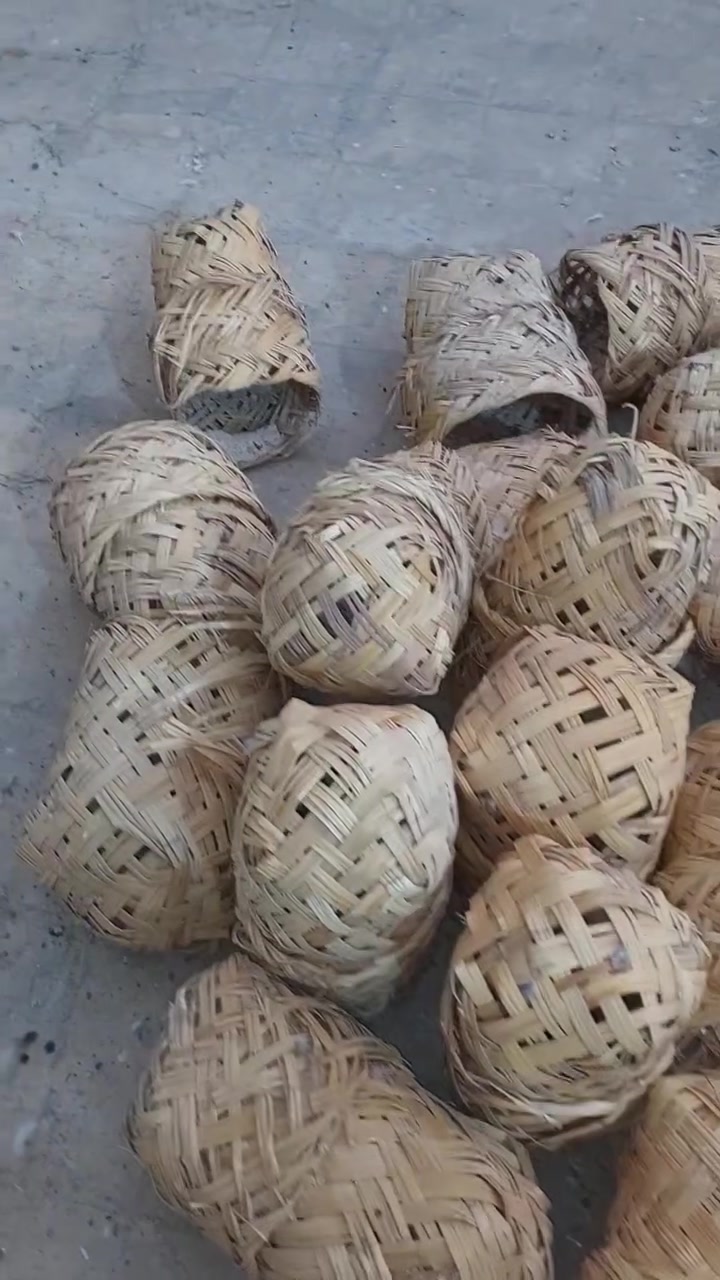 السلام عليكم متاح حلات مستخدمة قليل المكان بغداد مدينة الصدر العدد ٢٨ حلة كلهة درجة اولى ونضيفات واضحة بلتصوير قفلهن ب ٢٠ الف ***********

