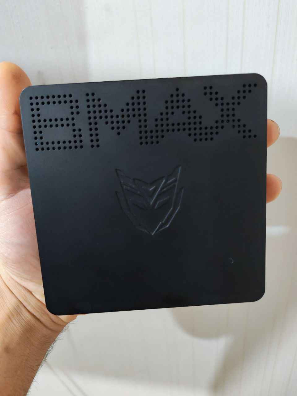 المواصفات (حسب ملصق الشركة):
​الموديل: BMAX B1 Pro.
​المعالج: Intel Gemini Lake N4000 (أداء سريع وسلس جداً).
​الذاكرة (RAM): 8GB.
​التخزين (Storage): 128GB.
​كارت الشاشة: Intel UHD Graphics 600 (يدعم 4K بامتياز).
​حالة الجهاز والبيع:
​الحالة: أخو الجديد، كامل مع ملحقاته.
​السعر: 140,000 دينار (بيه مجال بسيط للشراي المباشر).
​السبب: مستعجل على البيعة ومحتاج الفلوس للامتحانات.
​⚠️ شرط التواصل:
واتساب فقط
*********** البصرة, العراق
