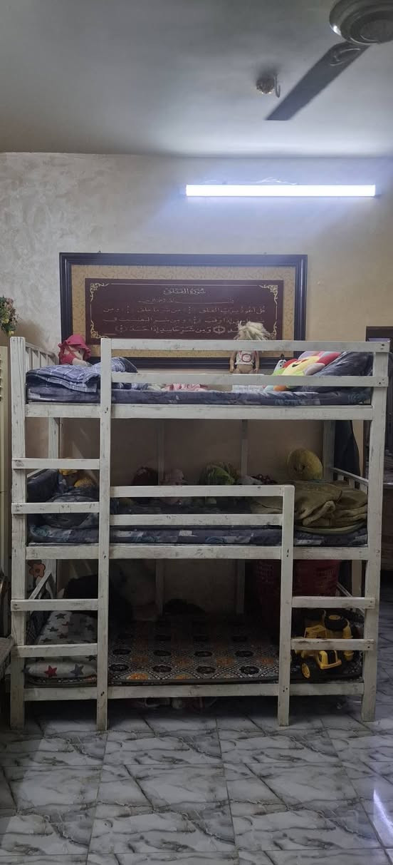 السلام عليكم 
جربايه خشب للبيع مستعمله ثلاث طوابق 
الارتفاع ١٨٠سم الطول ١٨٠سم العرض ٨٥ سم 
العنوان /ديالى/ بعقوبه /الجاهزه 
قيم بالي يرضى الله وتعال اخذه 
***********
