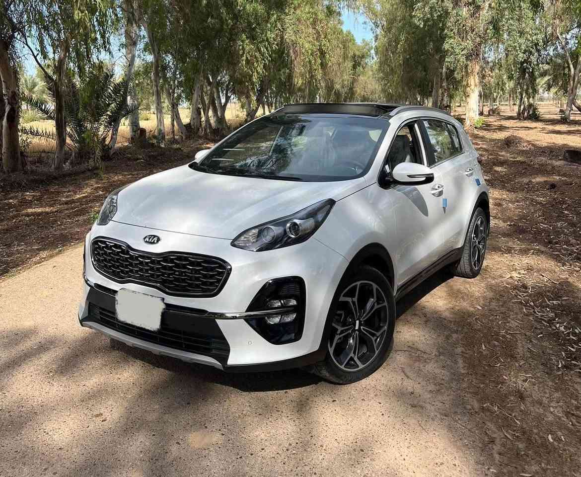 السلام عليكم اخواني الاعزاء
سبورتج خليجي الدولية 2020 جيتي لاين   
مواصفات فول 1/1  بيها بارد بالبجنطه والدعامية الخلفية صبغ اثر طخه بسيطة   
ماشيه 54 الف كيلو 
السعر ( 21300)  يعني دفترين و 13 ورقة 
مكان السياره بغداد السيدية  
للاتصال رقم صاحب السيارة ***********
مكلف بالنشر
